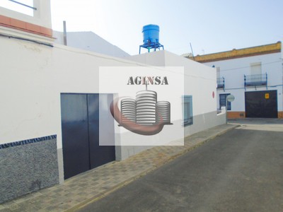 Casa en venta en Olivares, con 3 dormitorios, baño, plaza de garaje, trastero y terreno