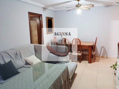 Piso en alquiler en Castilleja De La Cuesta, con 3 dormitorios, baño, trastero y terraza