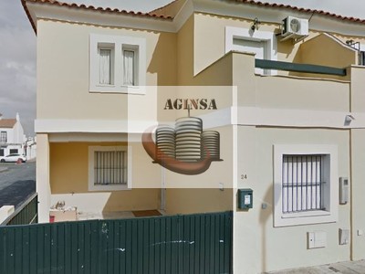 Casa en venta en Coria Del Rio, con 4 dormitorios, 2 baños y aseo