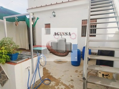 Casa en venta en Pilas, con 5 dormitorios, 3 baños, 3 plazas de garaje y trastero