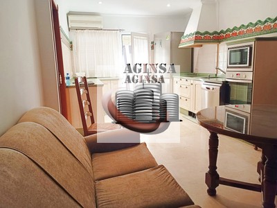 Adosado en alquiler en Sanlucar La Mayor, con 4 dormitorios, baño, aseo y terraza