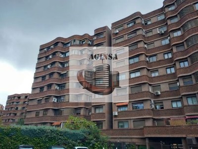 Piso en venta en Madrid, Ciudad Lineal, con 4 dormitorios, 2 baños y 2 balcones