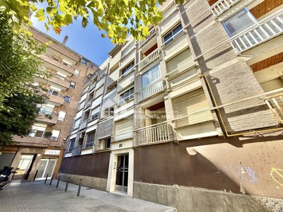 Habitación en alquiler en Barbastro, con 3 dormitorios, baño y 2 balcones