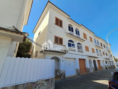Adosado en venta en Roda De Bará, con 4 dormitorios, 2 baños, plaza de garaje, balcón y terreno