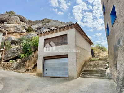 Casa en venta en Olvena, con 1 dormitorio, baño y 2 plazas de garaje