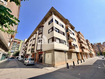 Piso en venta en Fraga, con 4 dormitorios, 2 baños, plaza de garaje y terraza