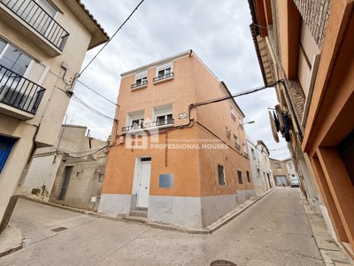 Casa en venta en Sariñena, con 8 dormitorios y 2 baños