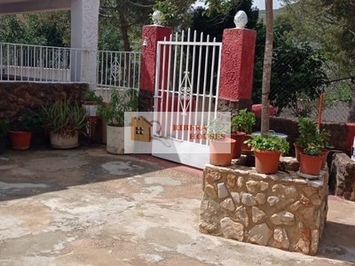 Chalet en venta en Montroy, con 5 dormitorios, 2 baños, trastero, terraza y terreno