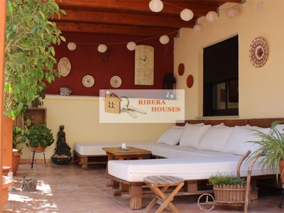 Piso en venta en Torrente, con 3 dormitorios, 2 baños, plaza de garaje, trastero y terraza