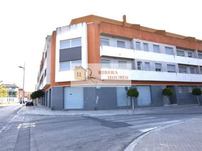 Local comercial en venta en Montserrat, con aseo