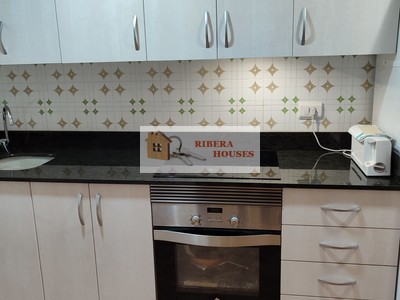 Piso en venta en Algemesí, con 4 dormitorios, 2 baños, balcón y terraza