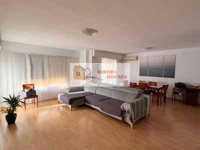 Piso en venta en Picassent, con 3 dormitorios, 2 baños, balcón y terreno