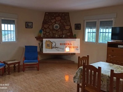 Chalet en venta en Llombai, con 3 dormitorios, 2 baños, trastero y terreno
