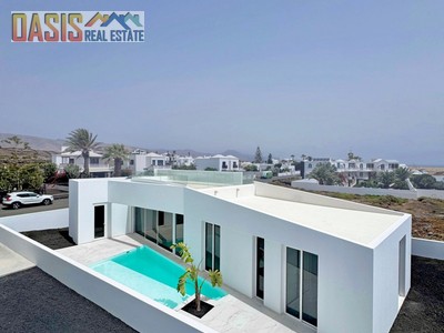 Villa en venta en Haria, con 3 dormitorios, 2 baños, 2 plazas de garaje, terraza y terreno