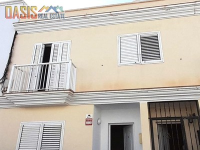 Duplex en venta en Arrecife, con 3 dormitorios, 2 baños, trastero y balcón