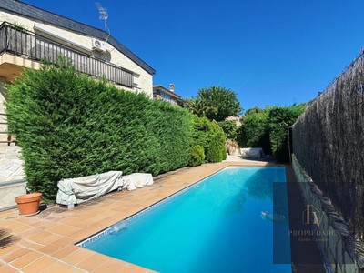 Chalet en venta en El Casar, Galapagos, con 4 dormitorios, 3 baños, trastero y terreno