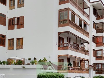 Apartamento en venta en Puerto De La Cruz, con 3 dormitorios, 2 baños, plaza de garaje y balcón