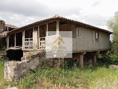 Casa en venta en Allariz, con balcón y terreno