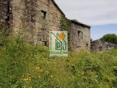 Casa en venta en Pontecaldelas, Anceu, con trastero y terreno
