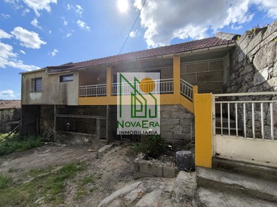 Casa en venta en A Lama, con 3 dormitorios, 2 baños, trastero, balcón, terraza y terreno