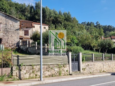 Casa en venta en A Lama, Apedreira, con 4 dormitorios, baño, trastero, balcón, terraza y terreno