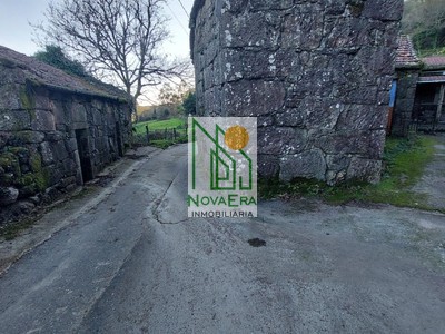Casa en venta en Cerdedo - Cotobade, Famelga - Aguasantas, con 3 dormitorios, baño, trastero, balcón y terreno
