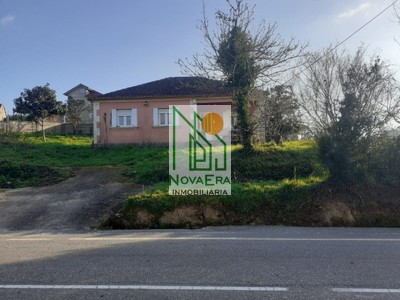 Casa en venta en Vilaboa, Figueirido, con 4 dormitorios, baño, plaza de garaje, terraza y terreno