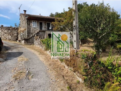 Casa en venta en Cerdedo - Cotobade, Calvelle, con 3 dormitorios, baño, plaza de garaje, trastero, balcón y terreno