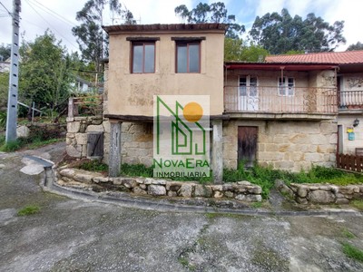 Casa en venta en Pontecaldelas, Forzáns, con 3 dormitorios, 2 baños, plaza de garaje, trastero, balcón, terraza y terreno
