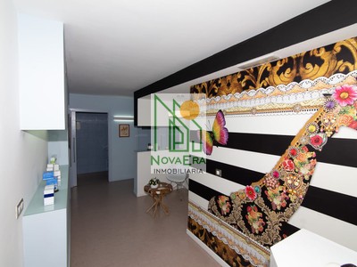 Local comercial en venta en Pontevedra, Zona Peregrina, con baño