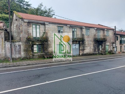 Casa en venta en Cerdedo - Cotobade, San Jorge De Sacos, con 3 dormitorios, baño, plaza de garaje, trastero, 3 balcones, terraza y terreno