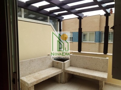 Ático en venta en Pontevedra, Pasarón, con 2 dormitorios, baño, plaza de garaje, trastero y terraza