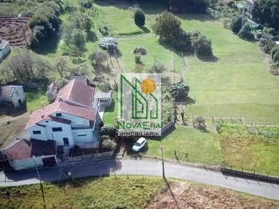 Casa en venta en Marin, con 6 dormitorios, 2 baños, plaza de garaje, trastero, 2 balcones y terreno