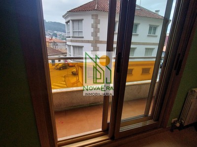 Piso en alquiler en Pontevedra, La Ría De Pontevedra, con 3 dormitorios, 2 baños, plaza de garaje, balcón y 2 terrazas