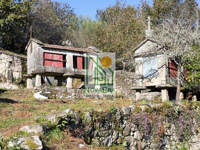 Casa en venta en Fornelos De Montes, Ventin, con 3 dormitorios, 2 baños, 2 plazas de garaje, trastero, 2 balcones, 2 terrazas y terreno