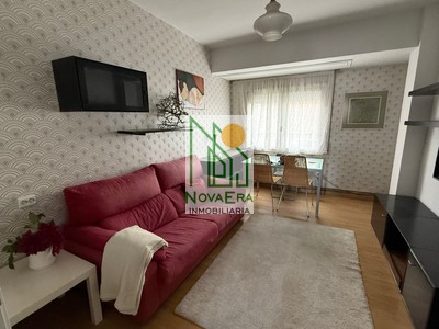 Piso en venta en Pontevedra, con 3 dormitorios, baño y trastero