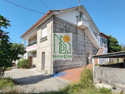 Chalet en venta en Pontevedra, Mourente, con 4 dormitorios, baño, plaza de garaje, trastero y terreno