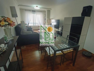 Piso en venta en Pontevedra, con 3 dormitorios, 3 baños, plaza de garaje, trastero y terraza