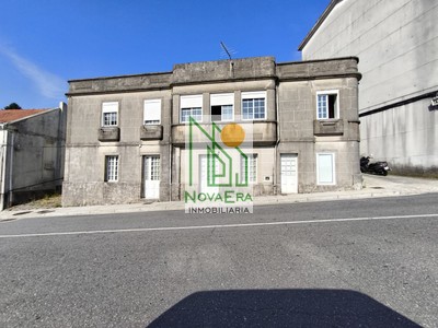 Casa en venta en A Lama, con 8 dormitorios, 2 baños, trastero, balcón, terraza y terreno