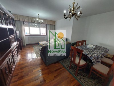 Piso en venta en Pontevedra, con 3 dormitorios, 2 baños, trastero y terraza