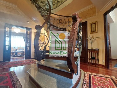 Duplex en venta en Pontevedra, con 4 dormitorios, 4 baños y 2 plazas de garaje