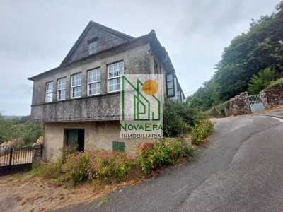 Casa en venta en Cerdedo - Cotobade, con 4 dormitorios, baño y trastero