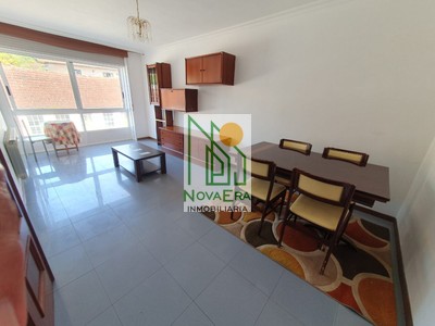 Piso en venta en Pontecaldelas, con 3 dormitorios, 2 baños, plaza de garaje y trastero