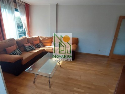 Apartamento en venta en Pontevedra, con 2 dormitorios, baño, plaza de garaje y trastero