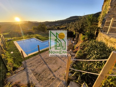 Casa en alquiler en Pontecaldelas, con 2 dormitorios, baño, trastero, balcón, terraza y terreno