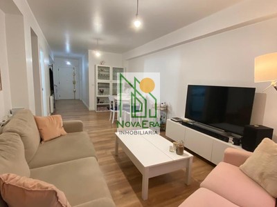 Piso en venta en Pontevedra, con 4 dormitorios, baño, aseo y trastero