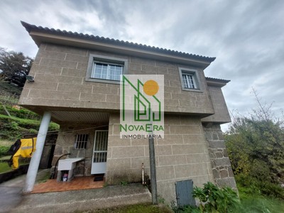 Casa en venta en Cerdedo - Cotobade, con 4 dormitorios, 3 baños, plaza de garaje, trastero, balcón, terraza y terreno