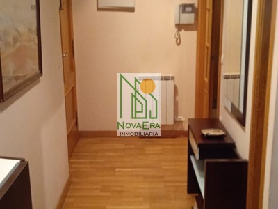 Apartamento en venta en Pontevedra, con 2 dormitorios, baño, plaza de garaje y trastero