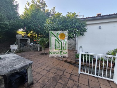 Casa en venta en Pontecaldelas, con 2 dormitorios, baño, trastero, terraza y terreno