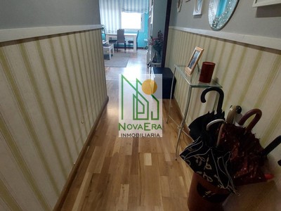 Piso en venta en Pontevedra, con 4 dormitorios, baño y aseo